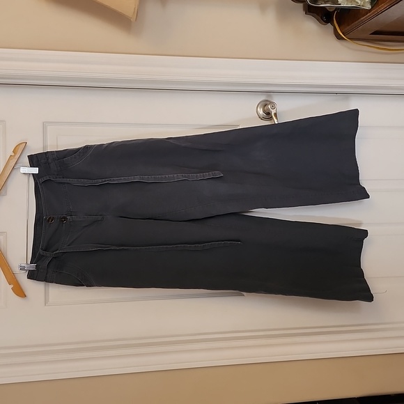 LONDONJEAN Pants - London Jean The Bridget Fit Extra Wide‎ Leg Ankle Cropped Pants. Size 8.